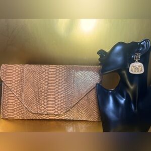 Versatile Clutch/ Shoulder Bag w/ Gold 💎Bling Lion 🦁 Earrings